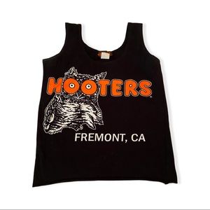 hooters tank top